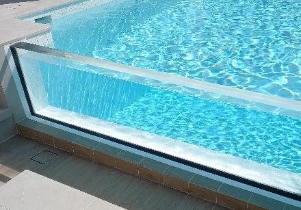 Heavy-Gauge Acrylic Pool Wall
